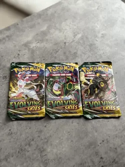 Pokemon TCG Sword & Shield Evolving Skies Booster Pack x3 - Image 1