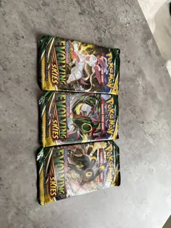 Pokemon TCG Sword & Shield Evolving Skies Booster Pack x3 - Image 2