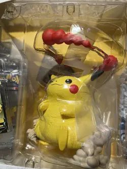Pokemon TCG Celebrations 25th Anniversary Premium Figure Collection Pikachu VMAX - Image 4
