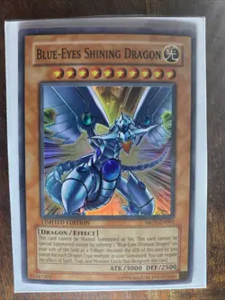 Blue-Eyes Shining Dragon MOV-EN001 YuGiOh Movie Pack - Image 1