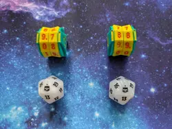 MTG Final Fantasy 2X Chocobo Spindown & 2X Oversized White D20 Spindown Dice - Image 3
