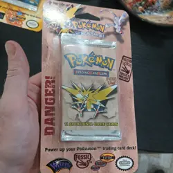 Pokemon Fossil Booster Blister Pack Zapdos Artwork 1999 WOTC Factory Sealed - Image 3