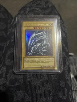 YuGioh Dragao Branco de Olhos Azuis NM (1st Edition) DIK-P001 Ultra Rare Card - Image 1