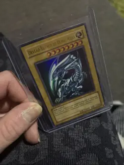 YuGioh Dragao Branco de Olhos Azuis NM (1st Edition) DIK-P001 Ultra Rare Card - Image 3