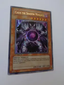 Caius The Shadow Monarch SDDE-EN001 (Ultra Rare, 1st Edition, Excellent / VLP) - Image 1