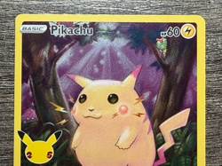 POKEMON FULL ART PIKACHU 005/025 RARE CELEBRATIONS 2021 LP-NM + ARCEUS SLEEVE - Image 2