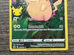 POKEMON FULL ART PIKACHU 005/025 RARE CELEBRATIONS 2021 LP-NM + ARCEUS SLEEVE - Image 3