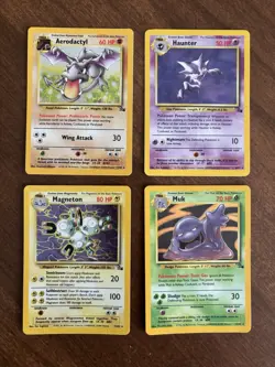 1999 Pokemon Fossil 32 Card Lot - Holo & 1st Edition - Image 2