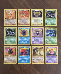 1999 Pokemon Fossil 32 Card Lot - Holo & 1st Edition - Image 4