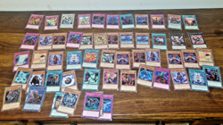 LARGE COLLECTION OF VINTAGE KONAMI YUGIOH CARDS X 265 & YUYA STARTER DECK SHEET - Image 4
