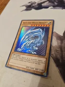 Yu-Gi-Oh! Blue-Eyes White Dragon DPKB-EN001 Moderately Played - Image 1