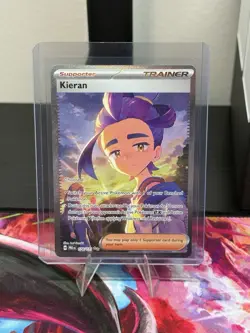 Pokemon Kieran 174/131 Sv: Prismatic Evolutions Illustration Rare Holo - Image 1