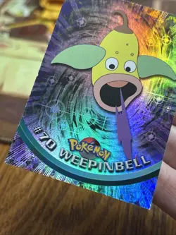 1999 Topps Pokemon TV #70 Weepinbell Rainbow Foil Blue Logo - Image 2