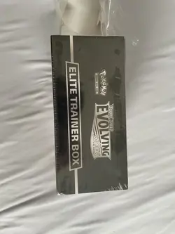 Pokemon Evolving Skies Elite Trainer Box - Image 3
