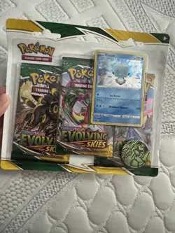 Pokemon Trading Card Game: Sword and Shield - Evolving Skies Three Booster Packs - Image 2