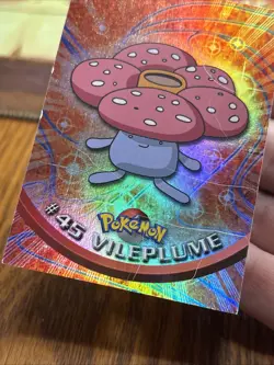 1999 Topps Pokemon TV #45 Vileplume Rainbow Foil Black Logo - Image 2