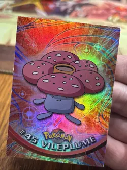 1999 Topps Pokemon TV #45 Vileplume Rainbow Foil Black Logo - Image 3
