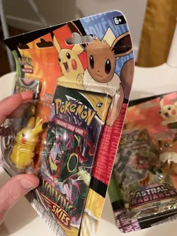 Pokemon Back to School Pikachu & Eevee Eraser - Evolving skies & Astral Radiance - Image 3