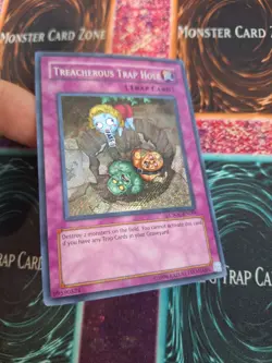 Yugioh Treacherous Trap Hole CSOC-EN089 Secret Rare Unlimited Near Mint - Image 2