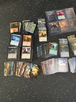 MTG LOTR 150 Card Lot - Foil / Rare / Borderless - Unplayed - Delighted Halfling - Image 3