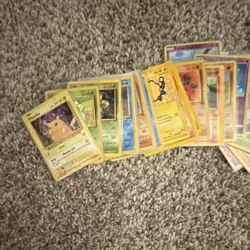 Pokemon TCG 21 Card Lot – Pikachu, Tentacool, Venusaur, Latios, Bellsprout - Image 3