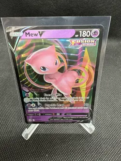 💥 Mew V 113/264 Fusion Strike Holo Pokemon Card 2021 - Image 1