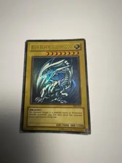 Yugioh! BLUE-EYES WHITE DRAGON SDK-001 1996 TCG A2 - Image 1