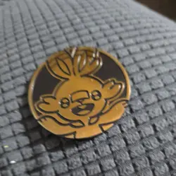 POKEMON SCORBUNNY GOLD HOLO JUMBO COIN - Image 1