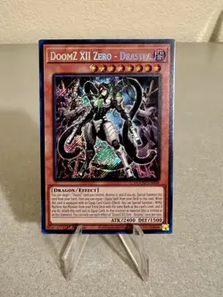 Yugioh! 1x DoomZ XII Zero - Drastea DOOD-EN008 Secret Rare 1st Ed NM - Image 1