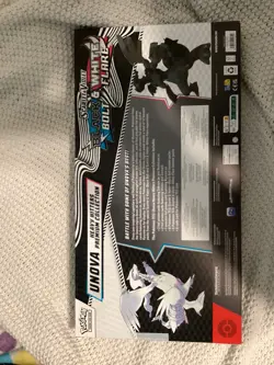 Pokemon Black & White Bolt Flare Heavy Hitters Premium Collection Box - Image 4