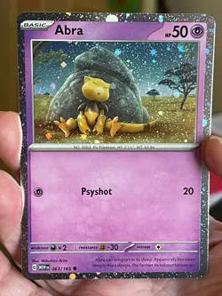POKEMON ABRA 063/165 COMMON COSMOS HOLO SCARLET & VIOLET 151 NM CARD - Image 1