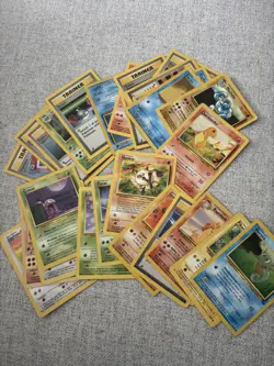 30x Pokemon Cards (Base, Jungle & Fossil) Includes Machoke, Magikarp, Ivysaur - Image 1