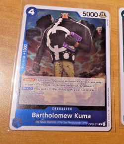 ONE PIECE ENGLISH CARD RARE HOLO GAME CARTE KUMA OP01-074 ANGLAIS EN MINT - Image 1