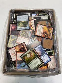 Unsorted Magic: The Gathering TCG and CCG Trading Cards (2000 Plus Cards) - Image 4