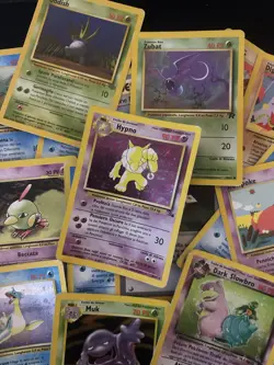 Lotto 55 Carte Pokemon Vintage - 5 Holo e 50 Comuni/non Comuni - Image 5