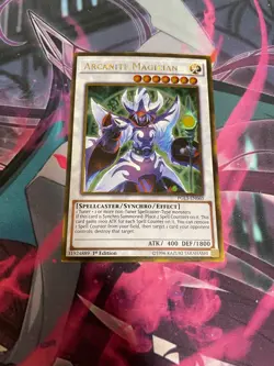 YUGIOH - ARCANITE MAGICIAN - PGL3 - 1ST ED - NM - GOLD RARE - Image 1