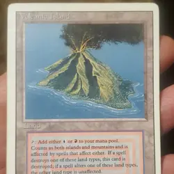 Wizards of the Coast Volcanic Island Revised Edition Land Rare Regular MTG - Image 1