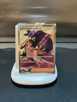 Pokemon TCG: Iris's Fighting Spirit 180/159 - SV Journey Together Holo - NM - Image 1