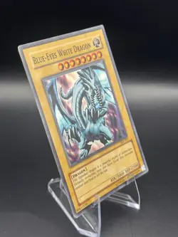 Yu-Gi-Oh! TCG Blue-Eyes White Dragon SKE-001 Super Rare - Image 2