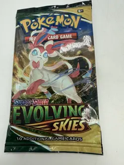 Pokemon TCG Sword & Shield Evolving Skies Booster 10 Card Pack | Sylveon - Image 1