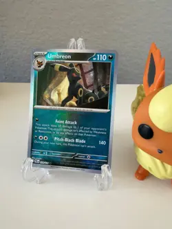 Umbreon | MASTER BALL PATTERN | 059/131 | Prismatic Evolutions | POKEMON - Image 1