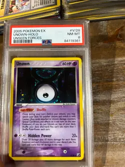 POKEMON 2005 EX Unseen Forces UNOWN Holo #V/28 PSA 8 RARE - Image 1