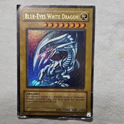 Yu-Gi-Oh! Blue-Eyes White Dragon 3000/2500 Ultra Rare SDK-001 Holo - Image 1