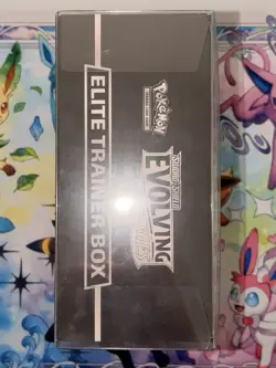 Pokemon TCG: SW&SH Evolving Skies Elite Trainer Box w/ Plastic Display Case - Image 3