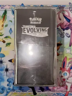 Pokemon TCG: SW&SH Evolving Skies Elite Trainer Box w/ Plastic Display Case - Image 4