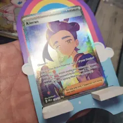 Kieran - 174/131 - Pokemon Prismatic Evolutions Special Illustration Rare NM - Image 4