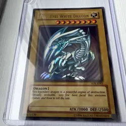 Yu-Gi-Oh! BLUE EYES WHITE DRAGON HOLO SDK-E001. GREAT CONDITION A - Image 1