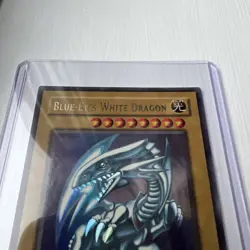 Yu-Gi-Oh! BLUE EYES WHITE DRAGON HOLO SDK-E001. GREAT CONDITION A - Image 4