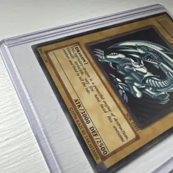 Yu-Gi-Oh! BLUE EYES WHITE DRAGON HOLO SDK-E001. GREAT CONDITION B - Image 4