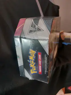 Tyranitar V Strikers Tin - 3x Evolving Skies & 2x Brilliant Stars - Pokemon TCG - Image 3